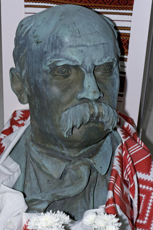The head of the stolen statue, 2007k