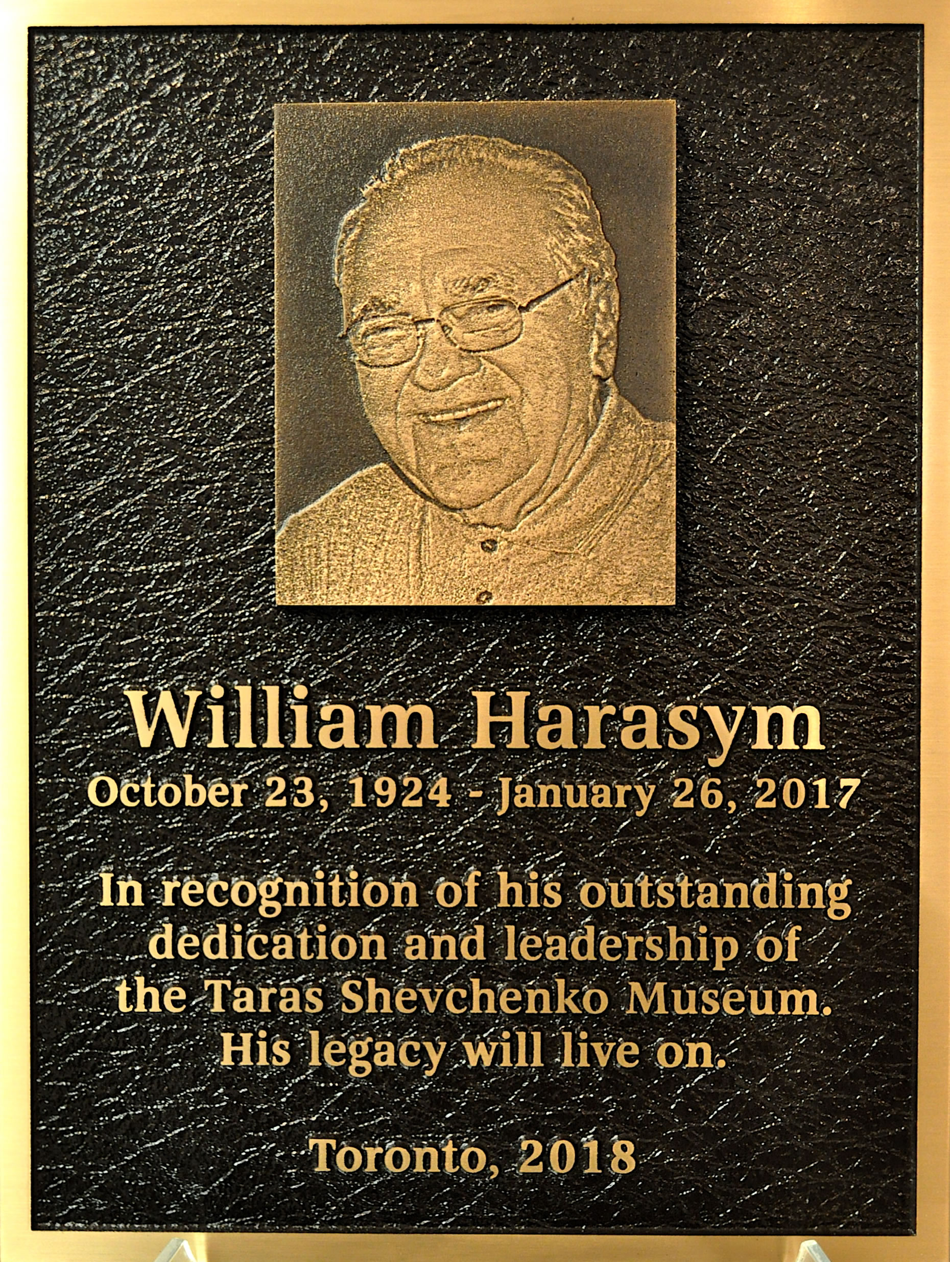  Unveiling a plaque honouring William Harasym