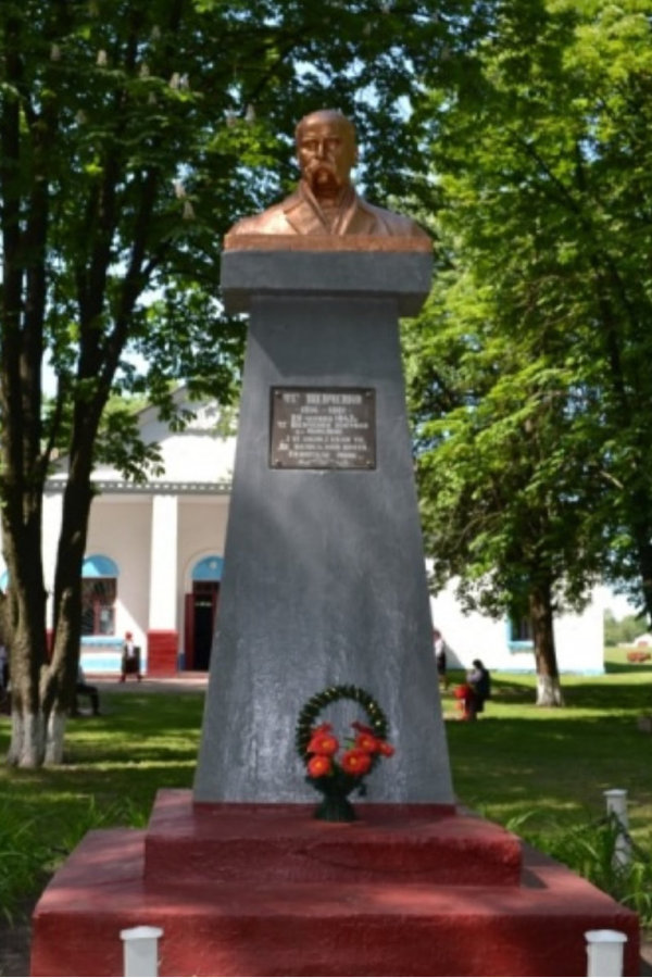 Taras Shevchenko monument in Moysivka Village
